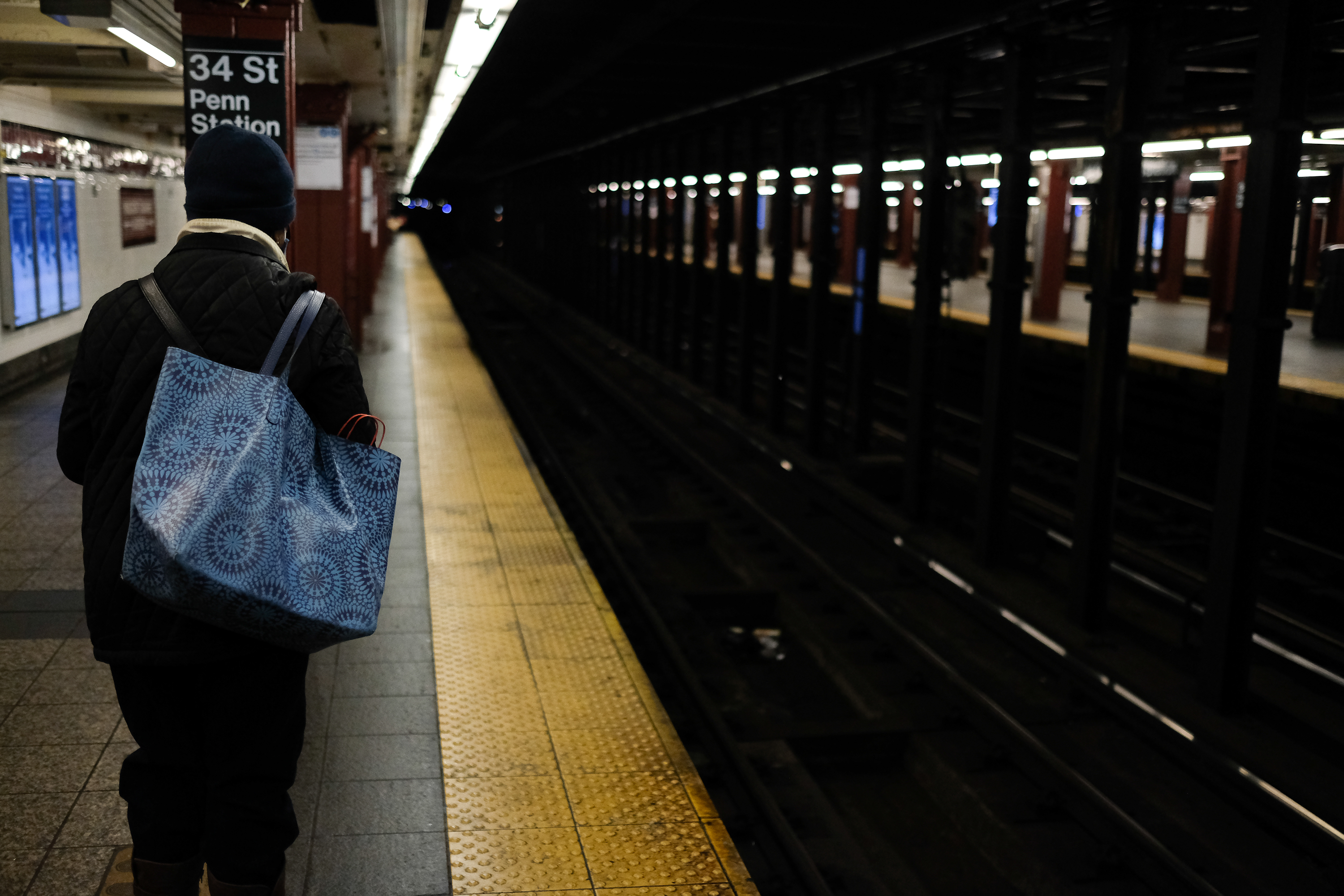 Police: Man shot in chest while on subway platform in Brooklyn