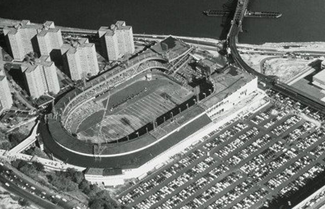 AFL 1960 New York Titans vs Buffalo Bills Polo Grounds Game Action 8 X 10  Photo